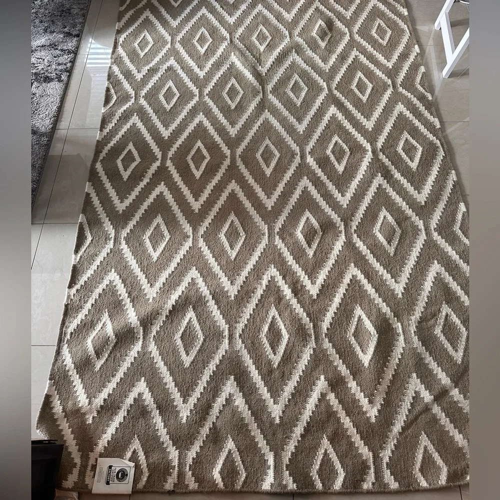 West Elm never used 5x8 tan rug Orig $499 w/ free unused $50 non slip rug pad